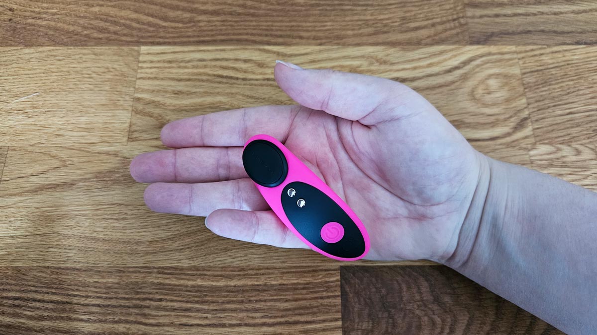 Lovense Ferri in der Hand zur Größenveranschaulichung