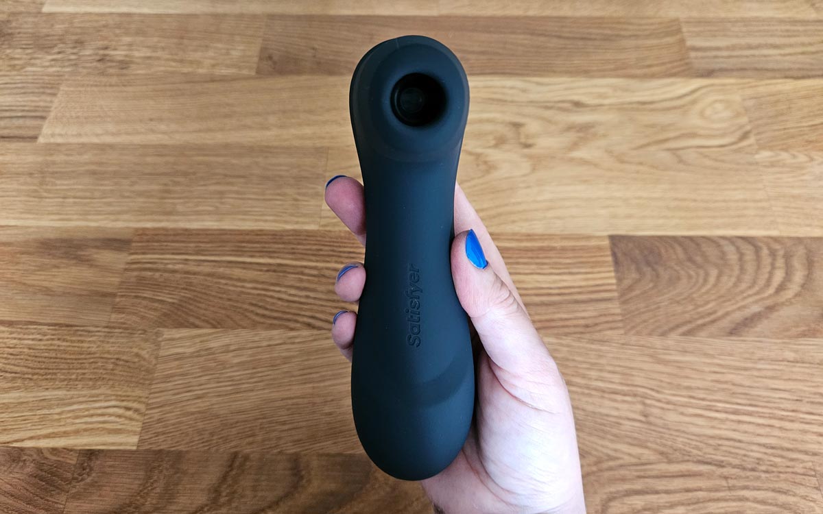 Satisfyer Pro 2 Generation 3 in der Hand